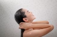 Along with your hair, hot water baths can also leave the skin feeling quite dry (Image by Thanakorn Phanthura on Vecteezy)
